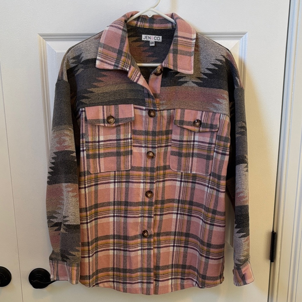Jen $ Co. women’s shacket size S/M
